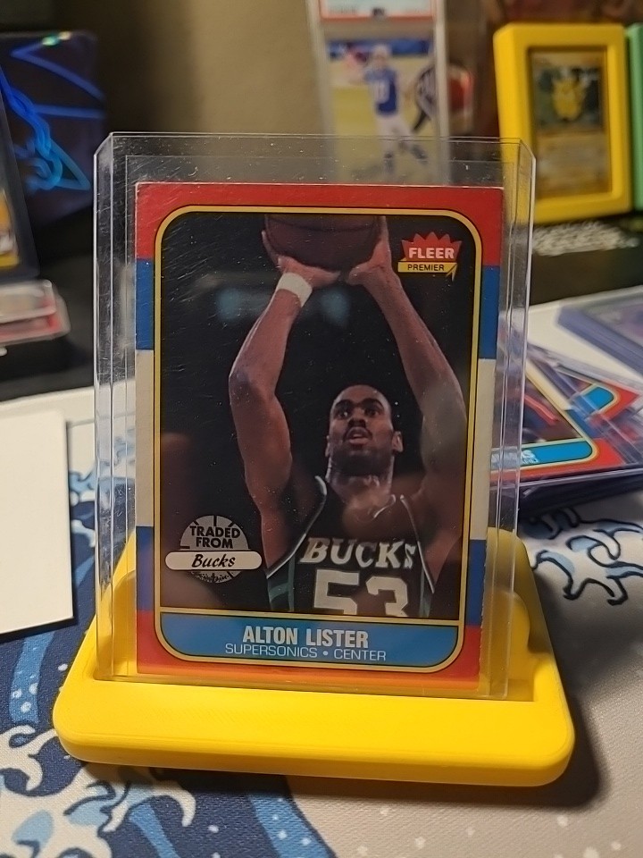 1986-87 Fleer Alton Lister #64 Milwaukee Bucks Excellent Condition NBA Card