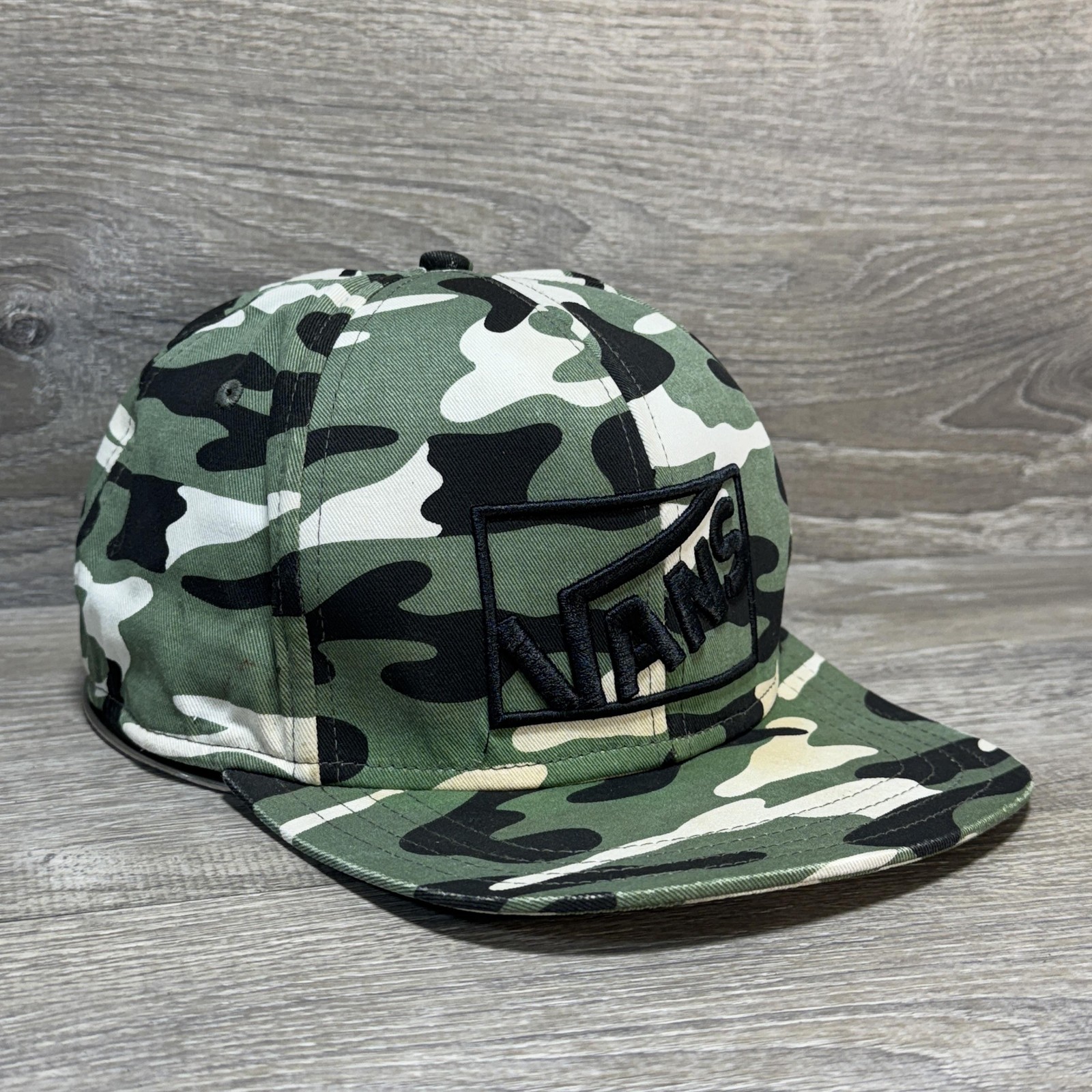 Vans Hat Cap Snap Back Camo Embroidered Patch Skateboarding Mens