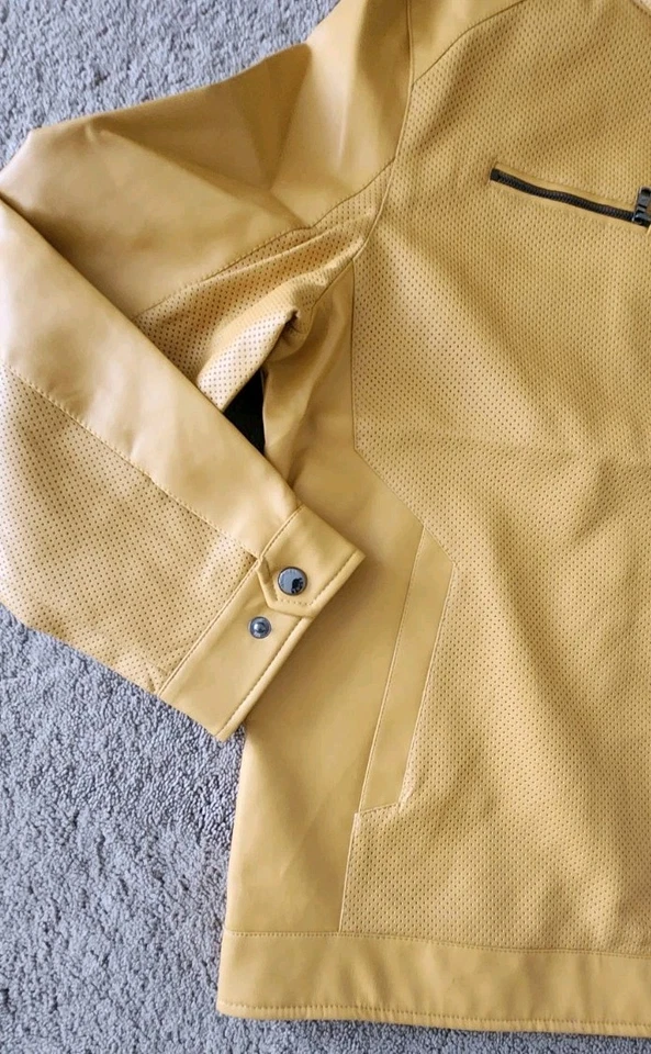 Chaqueta de moto Michael Kors de cuero sintético perforado para hombre color amarillo talla 2XLarge Foto 2 de 4
