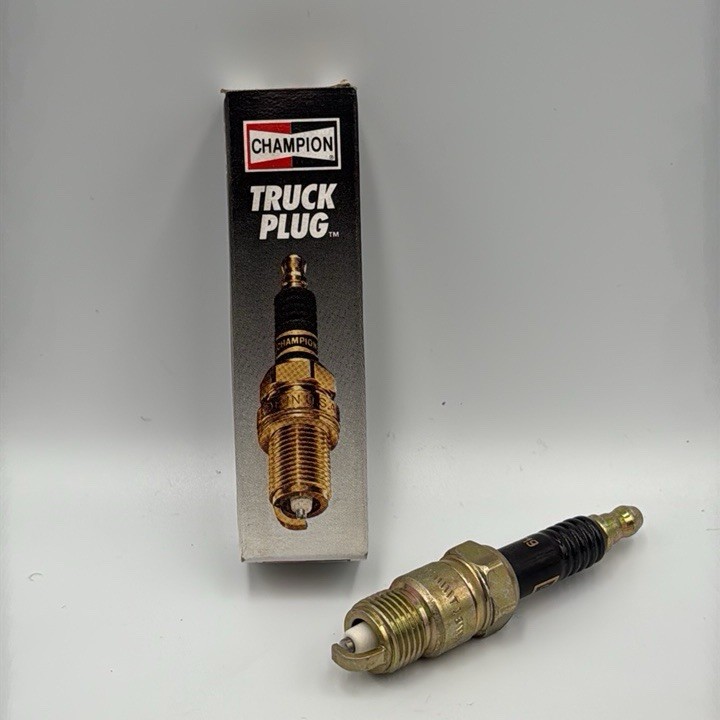 CHAMPION 4019 truck spark plug heavy duty ignition engine NEW