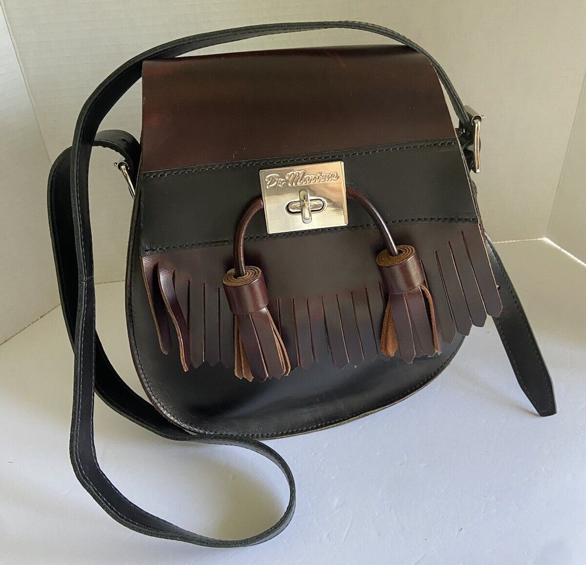 バッグ Dr.Martens leather tassel shoulder bag Dr. Martens Tasseled Fringe 7” Inch Saddle Cross Body