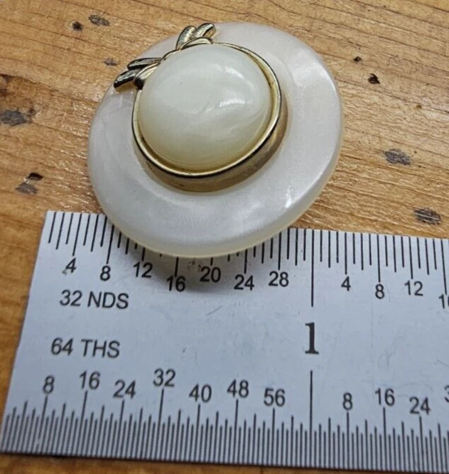 Button Embellishments Lady's Fancy Hat White Lot (5) - Image 4 of 4