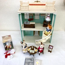 Sylvanian Families Calico Critters 2017 Delicious Restaurant Pre-Owned Dolls Lot