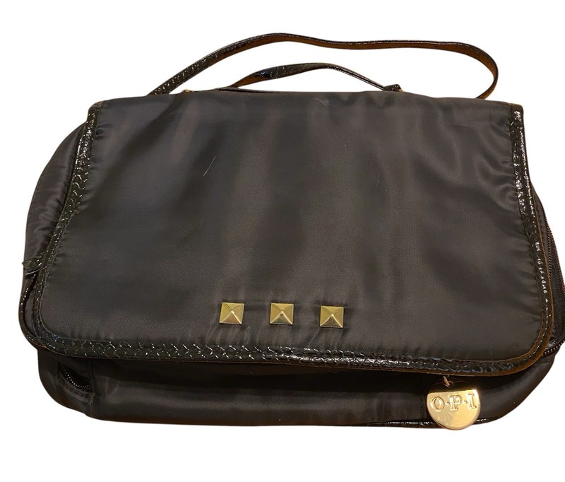 OPI TRAVEL CARRIER COSMETIC BAG.  BLACK.  SNAP CLOSING. STRAP OR HANDLE.  NEW