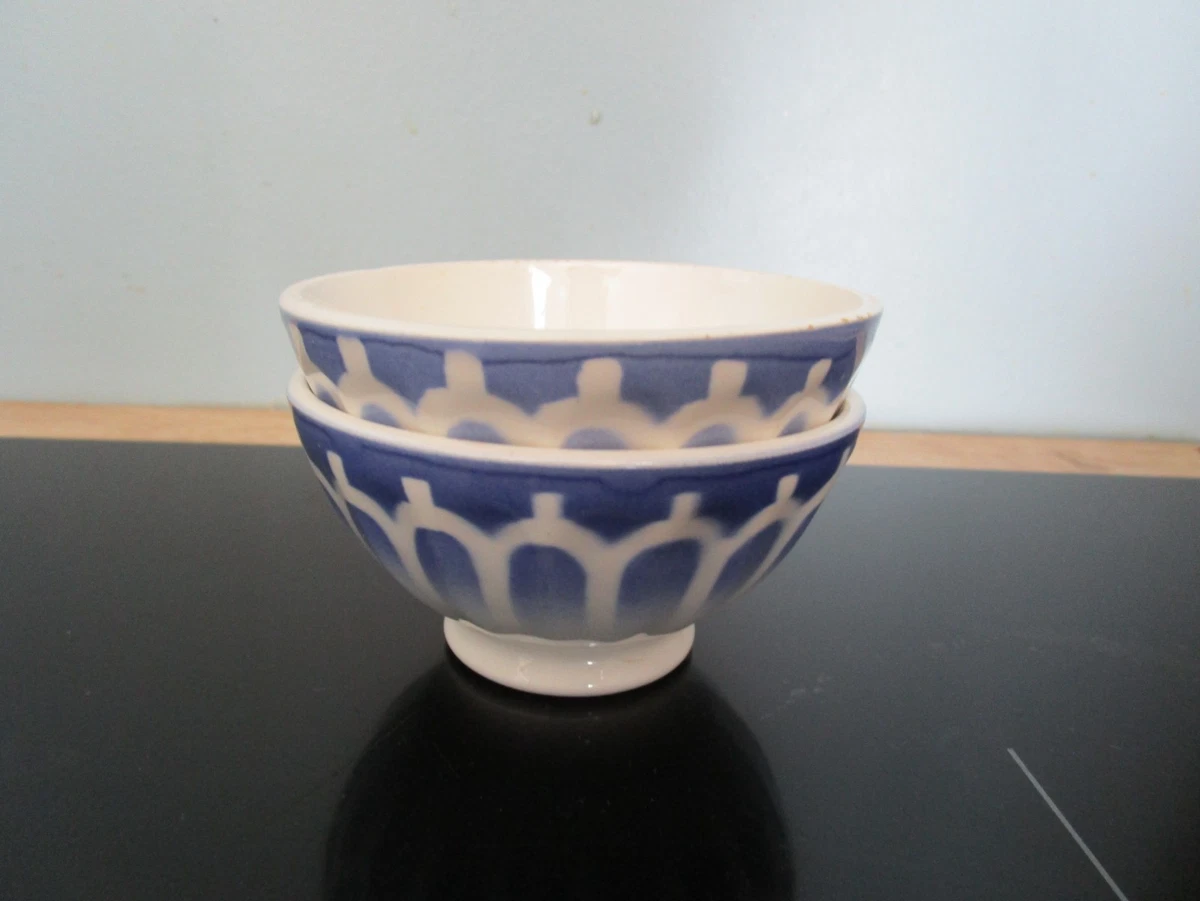 Trois bols vintage en porcelaine signés