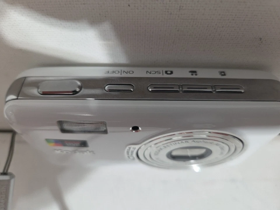 Kodak EasyShare V1003 White Camera 10 MP Digital 3X Zoom LCD  Battery Un Tested - Image 2 of 4