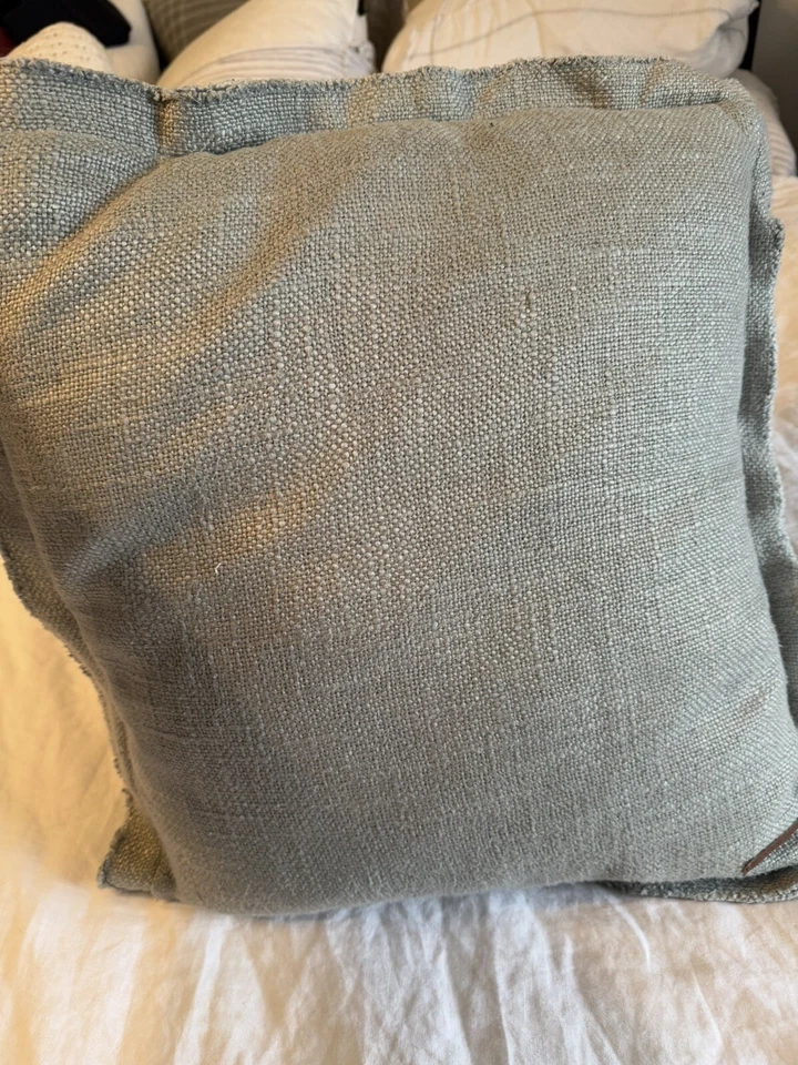 Funda de almohada ONE Anthropologie Luxe mezcla de lino simulada 18x18 espuma de mar Foto 3 de 4