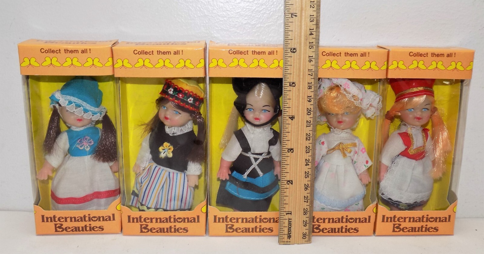 LOT OF 5 International Beauties COLLECT THEM ALL DOLLS NR 901-24 RARE
