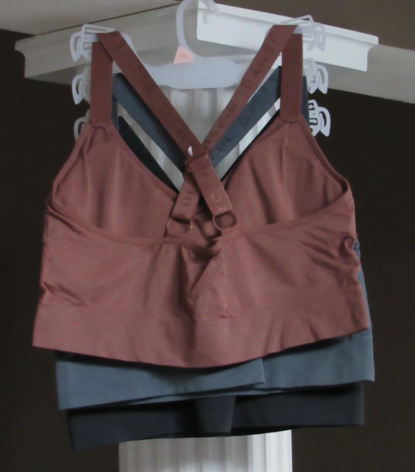 Danskin 3 SUJETADORES DE SALÓN Correas cruzadas ajustables Almohadillas extraíbles 3X NUEVO CON ETIQUETAS $54 Foto 2 de 2