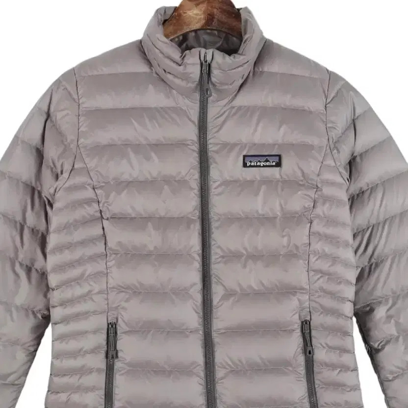 Patagonia Women's Lightweight Gray Puffer Jacket thumbnail 2