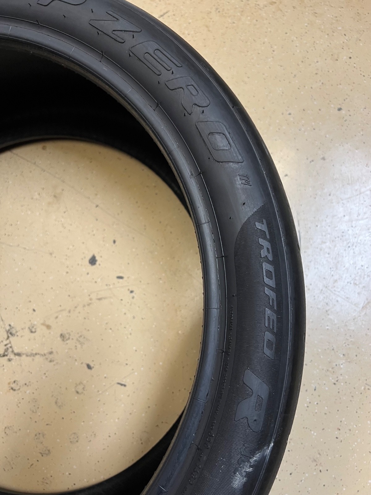 2 - NO REPAIRS 245/35ZR19 XL (93Y) Pirelli P Zero Trofeo R (MC2) McLaren - 1167