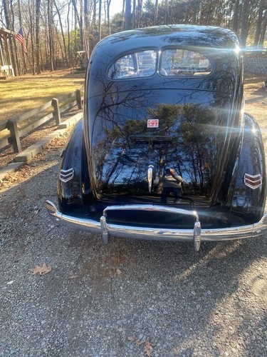 1940 Ford Tudor MILEAGE: 2,258 Award-Winning Show Car Fully Original - Picture 5 of 20