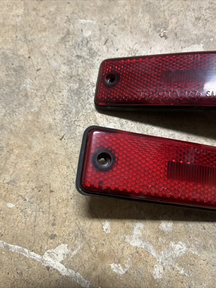 85-89 TOYOTA MR2 AW11 MARCADOR LATERAL TRASERO REFLECTOR ROJO OEM Juego de 2 Foto 4 de 4
