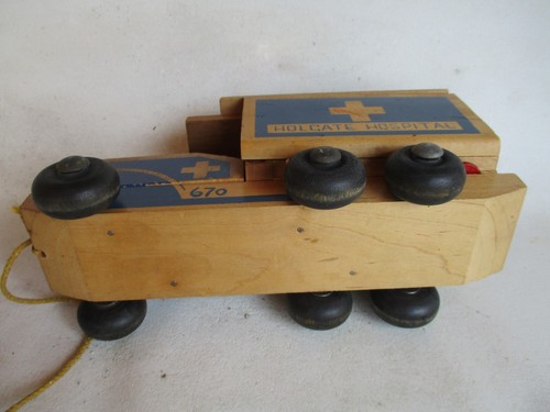 Holgate Vintage Holz Zugspielzeug Holgate Krankenwagen mit 7 Zapfen Personen - Bild 8 von 10