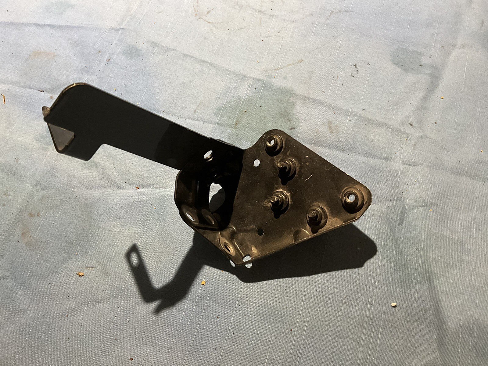 2009-15 AUDI R8 FRONT FENDER MOUNTING 420806420