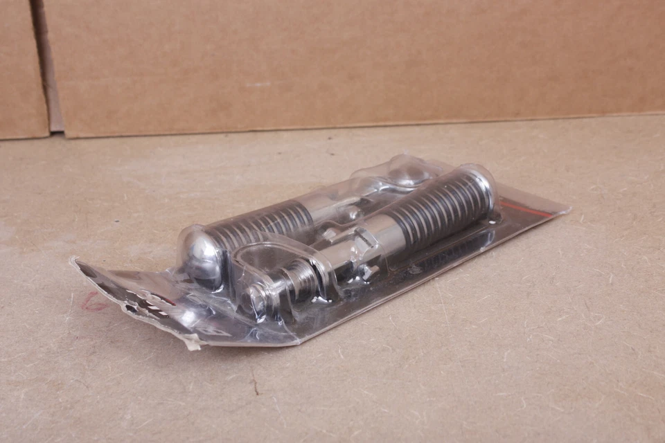 Clavija plegable cromada BikeMaster 1-1,25 Cruiser Harley-Davidson Indian Victory Foto 3 de 4