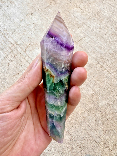 Esemplare di bacchetta curativa scettro punta cristallo fluorite taglio intagliato da collezione 5,5" - Foto 4 di 5