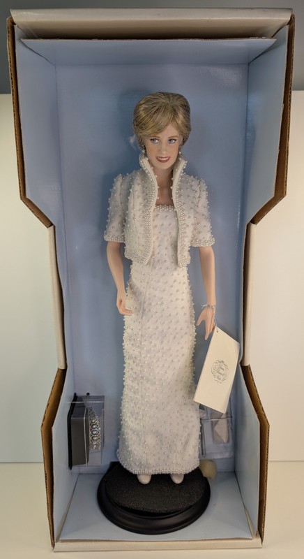 The Franklin Mint Diana Princess of Wales Porcelain Doll Pearl Dress NIB