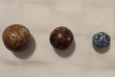 Lot of 3 Antique Bennington Clay Marbles. Lt brown 1'', dk brown 7/8'', blue 5/8''.