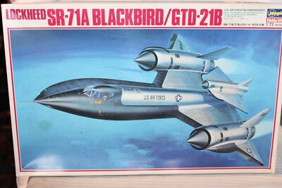 1/72 Scale Hasegawa, Lockheed SR-71A Blackbird Airplane Model Kit #K16 Open Box