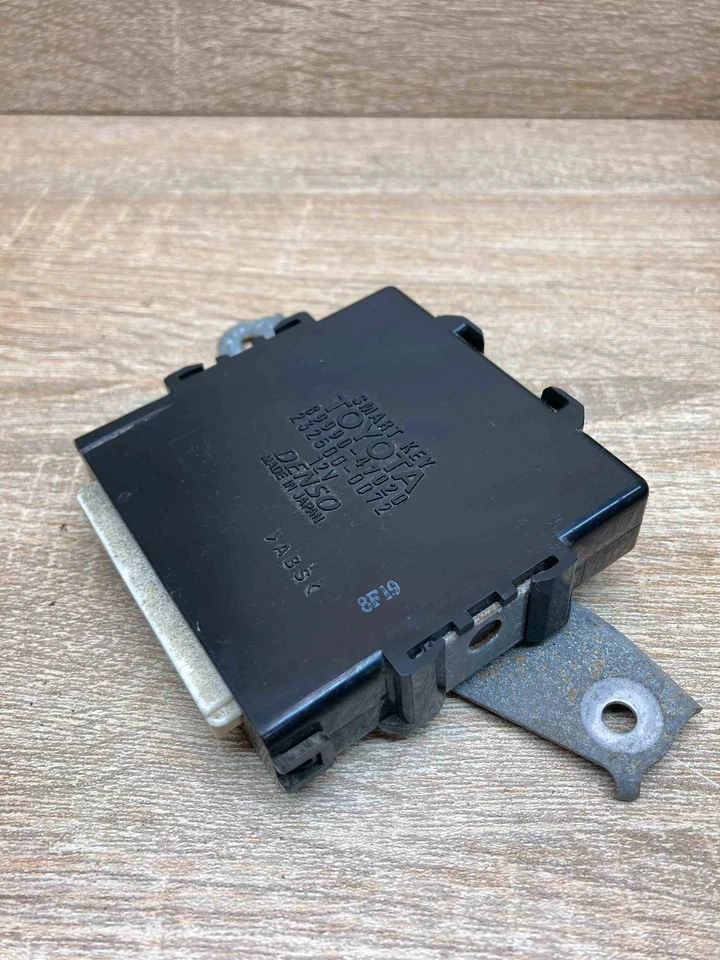 89990 47020 232500 0072 Denso Toyota Prius Smart Key Module Control Unit - Image 2 of 4