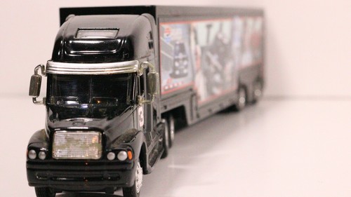 Dale Earnhardt Atlanta Motor Speedway NASCAR 2000 Collectible Semi Truck - Picture 2 of 9