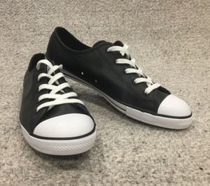 converse chuck taylor dainty leather