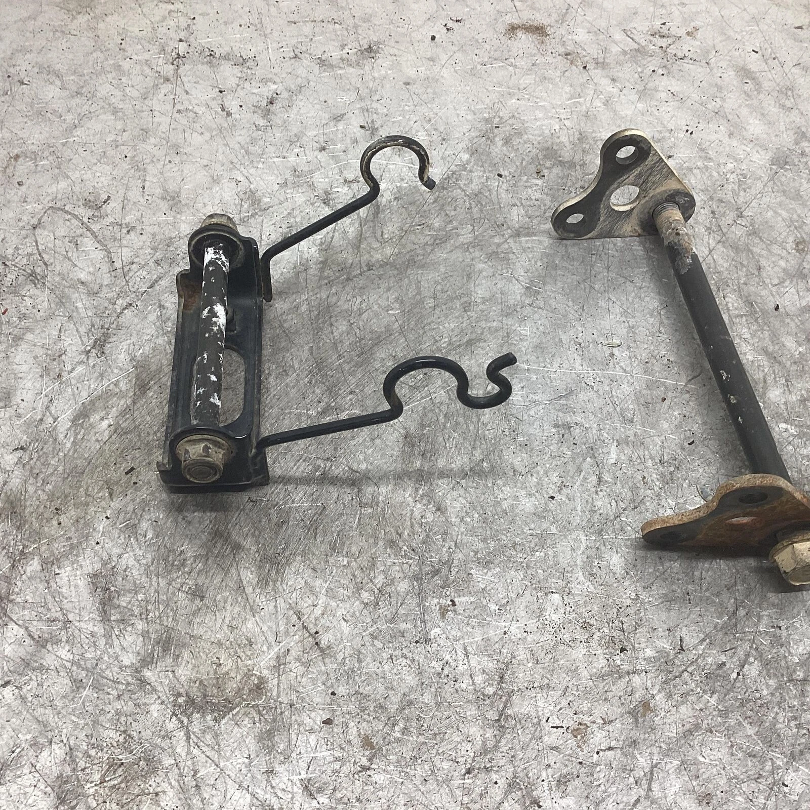 2005 Kawasaki Prairie 700 KVF700A 4x4 OEM MOTOR ENGINE MOUNT STAY BRACKET
