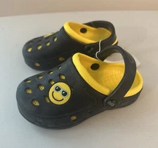 Capelli New York Kids Black and Yellow Clogs size 8 / 9