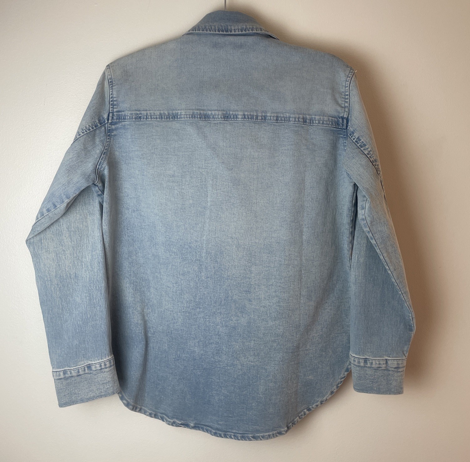 True Religion Women’s Light Bliss Wash Logo Georgia LS Denim Shirt S  RRP $149 image 7