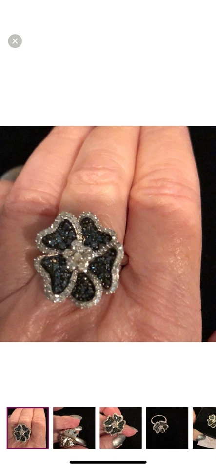 Anillo flor diamante azul y blanco de 1 quilate Foto 2 de 2