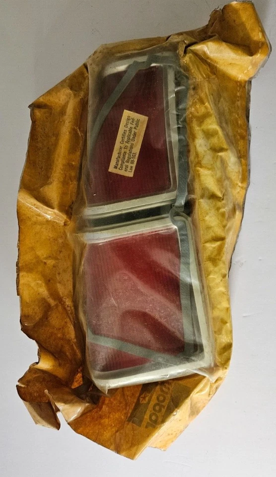 Lente de luz trasera lateral izquierda Dodge Monaco 1974-1977 con sello de junta 3780307. Foto 3 de 4