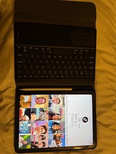 TIKTOK INSTALLED Apple iPad Air 4th Gen 64GB 10.9 in Space Gray w/keyboard/pen