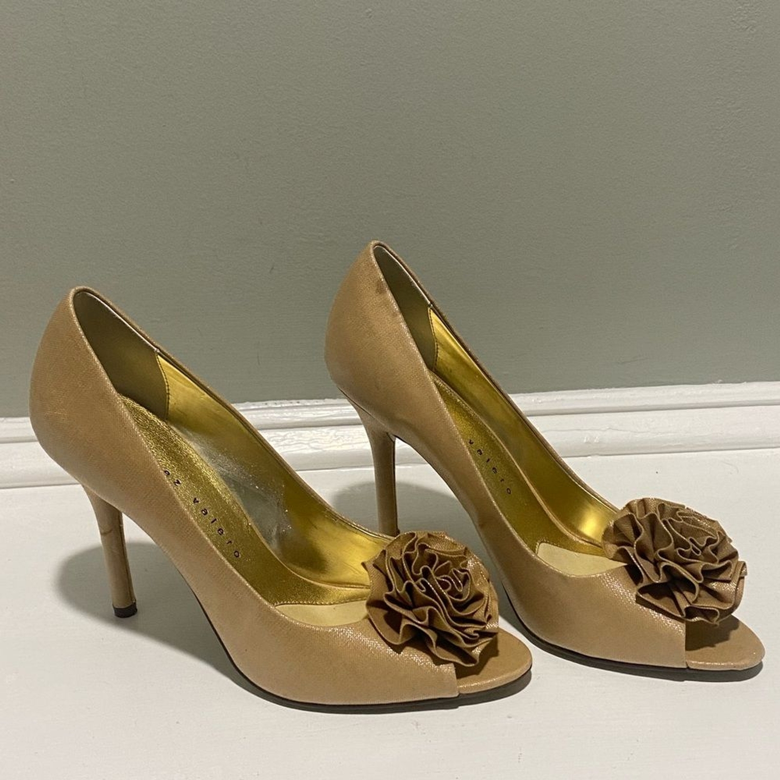 Martina Valero Gold Floral Wedding Heels Size 8.5 Bridal Pumps