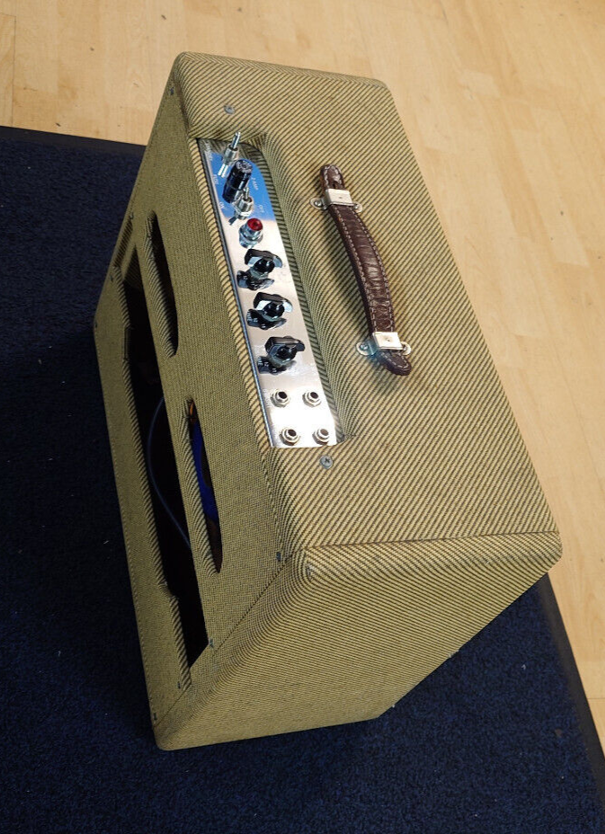 Tweed Deluxe Combo Valve Guitar Amp (5E3 circuit) with Blue Alnico