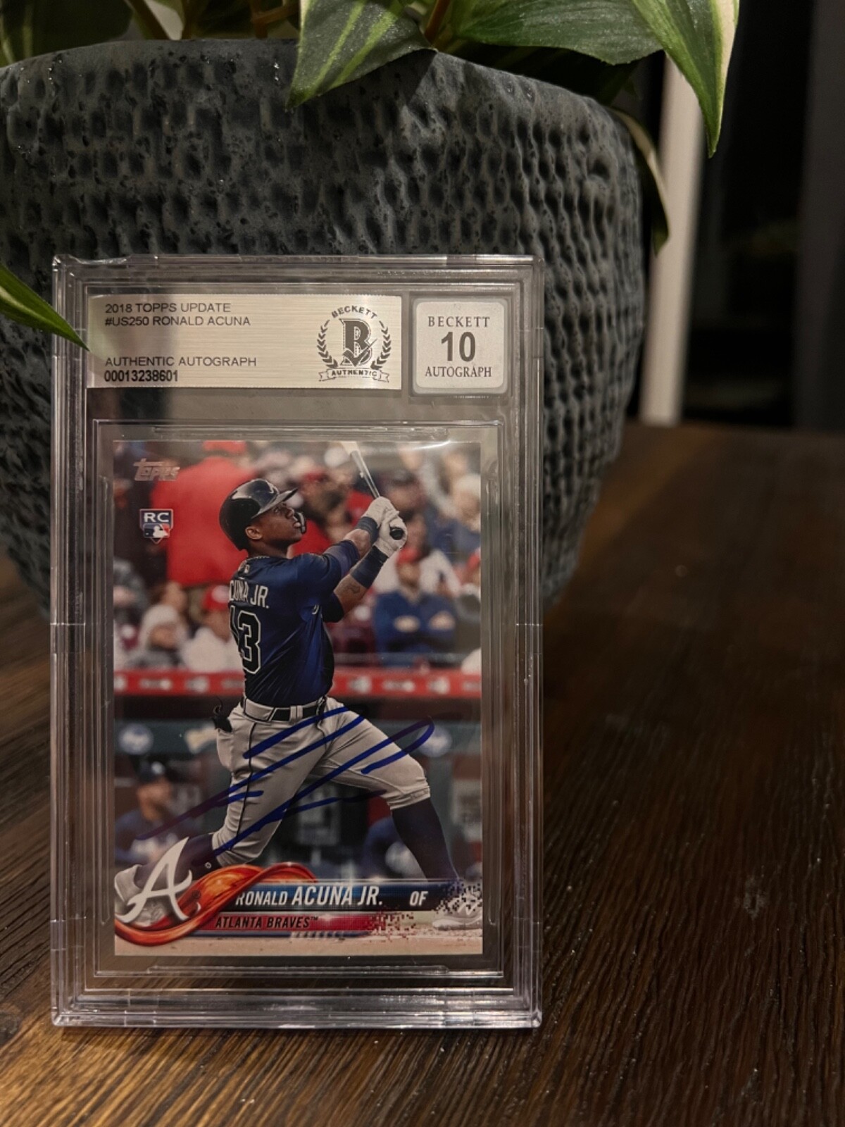 Ronald Acu a Jr. Autographed Signed Ronald Acuna Jr. Braves Rookie Baseball Card (Mint) 