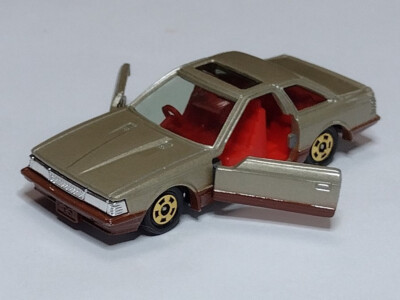 Vintage Tomica Tan Toyota Soarer 2800GT-Extra No 5 Japan Near Mint