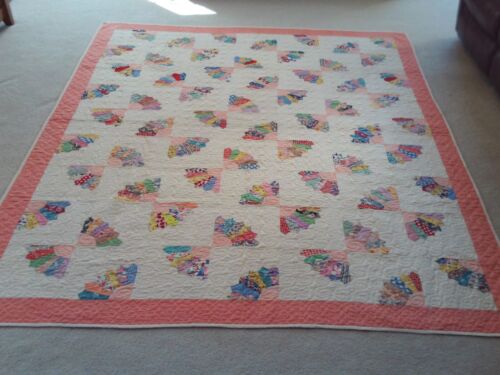 Vintage Handmade Quilt, Fan Pattern - 74" x 96" - machine quilted - Picture 13 of 24