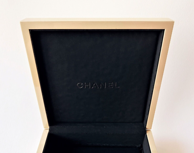 CHANEL Sublimage Luxury Voyage Collection Coffret Gold Lacquer
