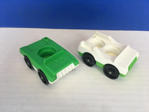 Vintage Fisher Price Little People #997 Play Family Village 2 Green / White Cars