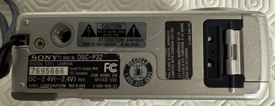 Sony Cyber-shot DSC-P32 3.2MP Digital Camera – Untested - Image 4 of 4