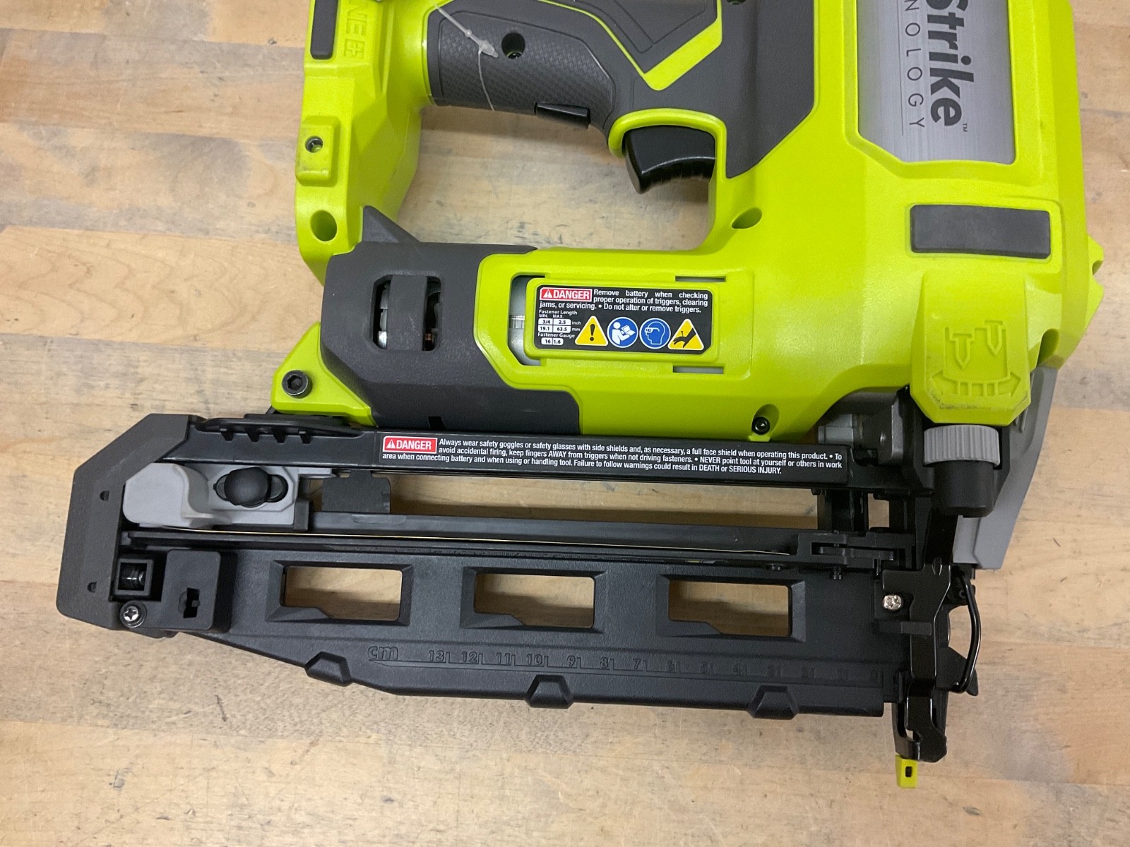 Ryobi P326 ONE+ 18V 16-Gauge Cordless AirStrike Finish Nailer (Tool Only)