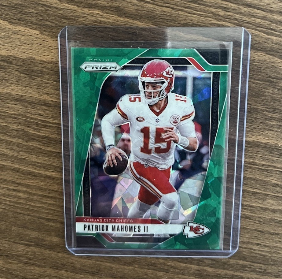 Patrick Mahomes II 2024 Panini Prizm Green Cracked Ice Kansas City Chiefs #138