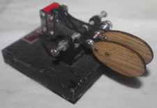 Red Oak paddles for Brown Brothers Morse keyer BTL-A (keyer not included)