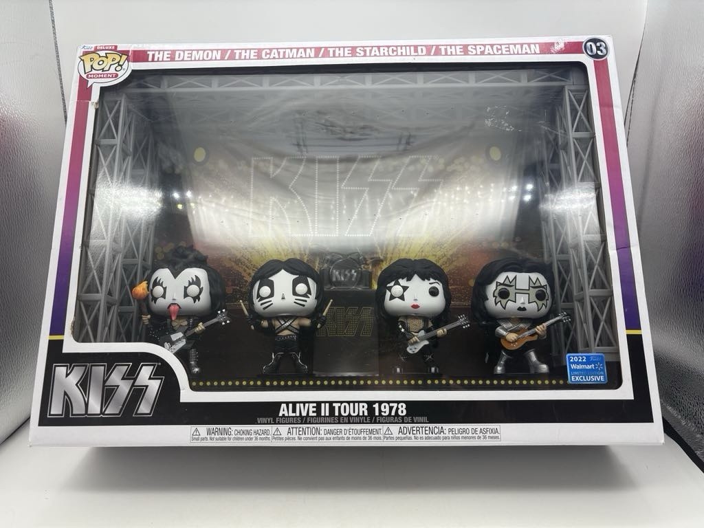 Funko Pop Moment Deluxe Kiss Alive II Tour in 1978 Vinyl Figures WM Exclusive
