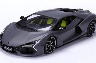 Maisto Lamborghini Revuelto Hybrid Volcano Matte Grey w/ Yellow Interior 1:18