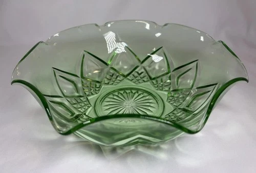 VTG 1930’s Hazel Atlas Green Uranium Depression Glass Serving Bowl 9" GLOWS!