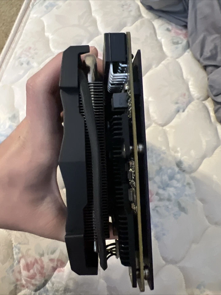 Tarjeta de gráficos MSI NVIDIA GeForce GTX 980 Ti 6 GB GDDR5 (V323-001R) Foto 4 de 4