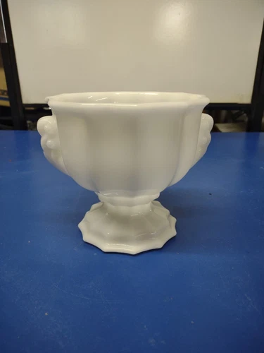 Vintage E.O. Brody Co. Milk Glass Vase MJ-46  Cleveland Ohio USA J-2537