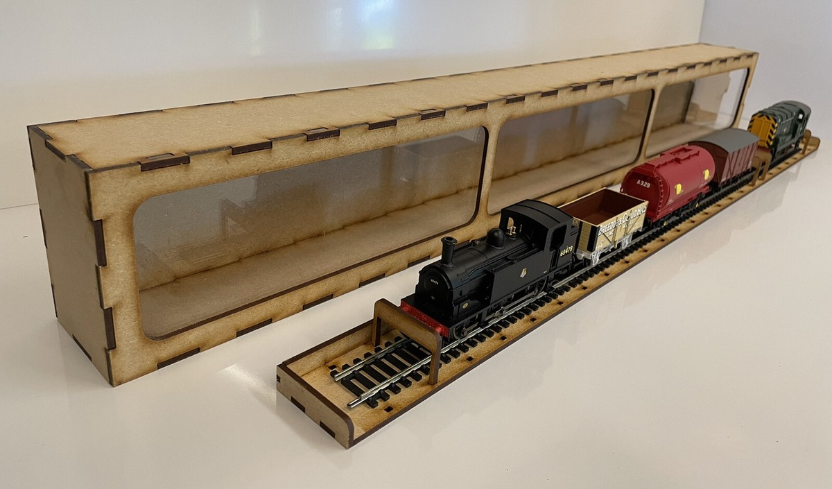 Ho Scale Display Module Ho Scale Display Case 24 Inch With Oak Base - Show Off Your Models HO ...